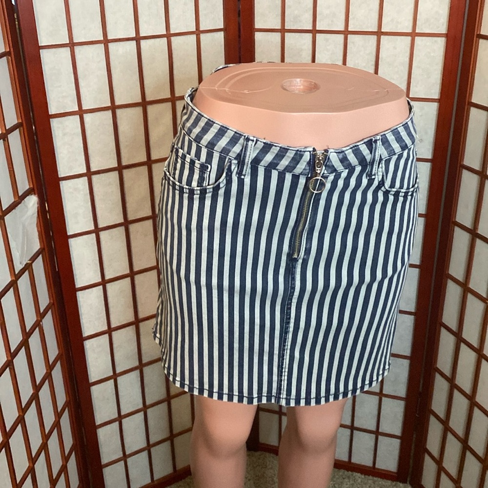 Denim Co., made in turkey, size 8, pinstripe, jean skirt